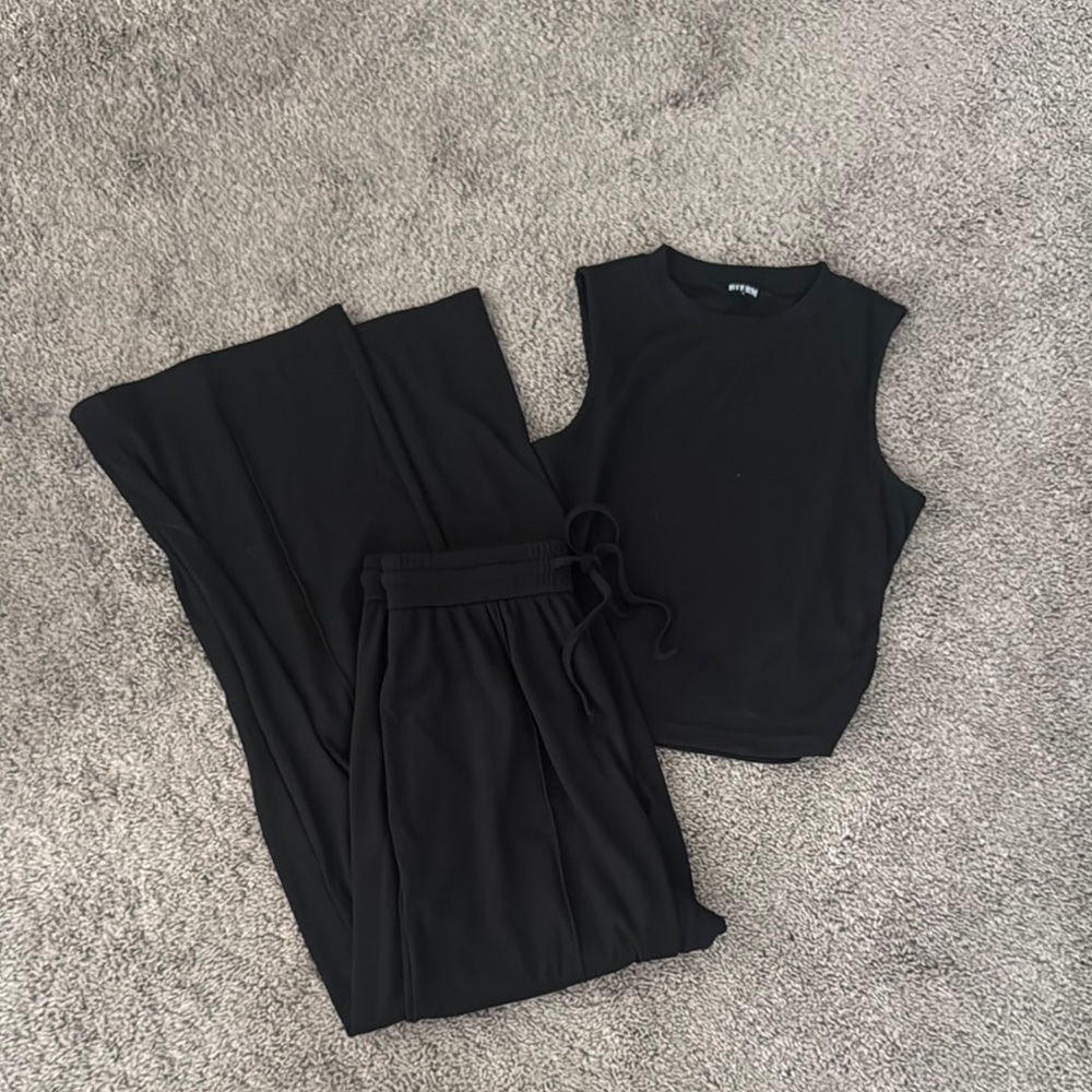 Amazon Women's Black Sleeveless Crop Top